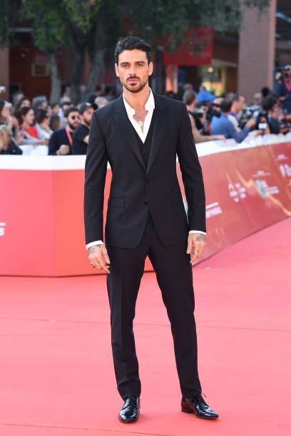 Michele Morrone height photo showing his tall body frame