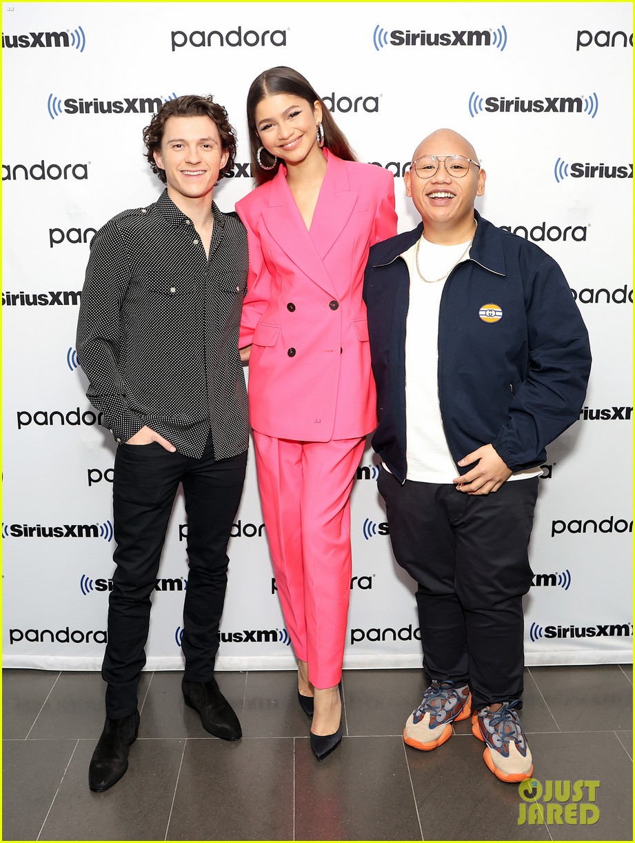 Tom Holland height comparison with taller Zendaya and shorter Jacob Batalon