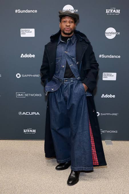 Jonathan Majors height in photo